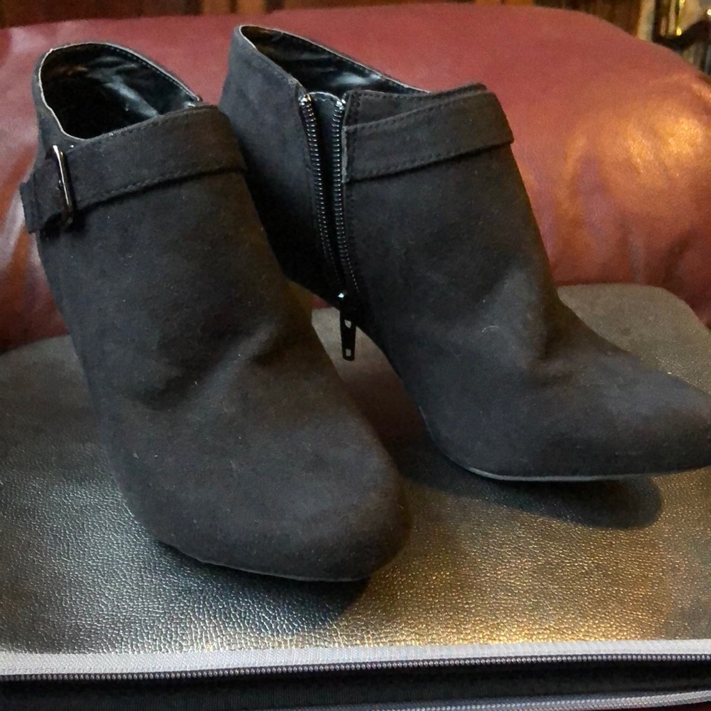 Black Fioni booties